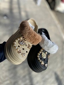 Crocs pelinhos