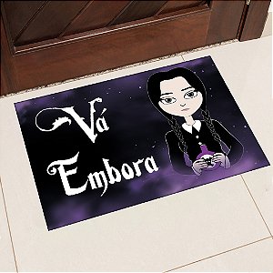 Tapete de Porta Estampa Wandinha Vá Embora 40x60