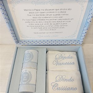 Caixa convite para padrinhos – toalhas bordadas e canecas personalizadas