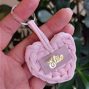 Kit com 10 chaveiros em crochê no formato de coração