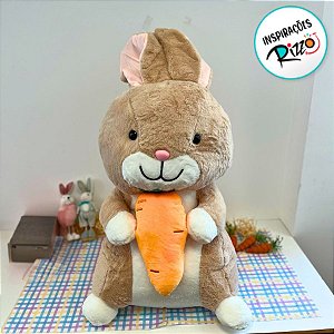 Coelho de Pelúcia Bege Segurando Cenoura - 90cm - 1 unidade - Rizzo