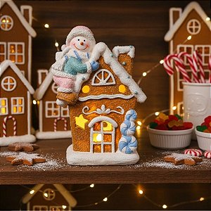 Enfeite De Natal em Resina - Casa Ginger Bread Com LED Com Boneco De Neve No Telhado - 19,5x14cm - 1 unidade - Rizzo