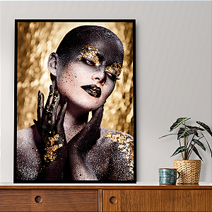 Quadro Decorativo Pintura Preta e Dourada em Corpo Feminino