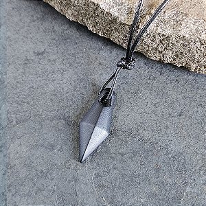 Colar Drop elegante com pingente geométrico