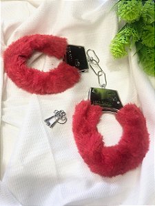 ALGEMA REVESTIDA COM PELÚCIA VERMELHA