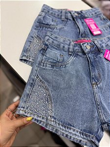 Short Jeans Feminino Cintura Alta Tradicional Com Detalhes De Strass Delicados Nas Laterais | 100% Algodão Sem Elastano