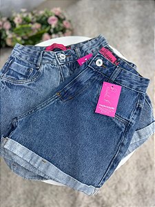 Short Jeans Tradicional Cintura Alta Barrinha Dobrada Na Lavagem Marmorizada