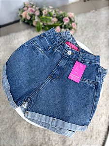 Short Jeans Tradicional Cintura Alta Barrinha Dobrada Na Lavagem Marmorizada