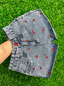 Short Jeans Bordado de Cereja Cintura Alta com Barra – 100% Algodão