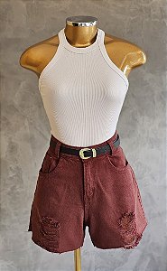 Bermuda Jeans Feminina Cintura Alta Lavagem Bordô Com Detalhe Destroyed - Sem Elastano