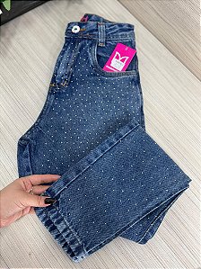 Calça Jeans Feminina Cintura Alta MOM com Aplicação de Strass – Lavagem Escura | Sem Elastano
