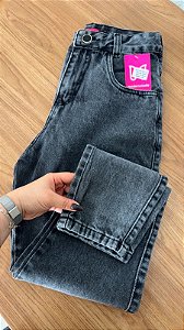 Calça Jeans MOM Cintura Alta Básica Lisa Lavagem Preta Estonada | Sem Elastano