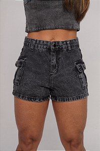 Short Jeans Cargo Feminino Preto Estonado com Botões – Cós Alto | 100% Algodão (Sem Elastano)