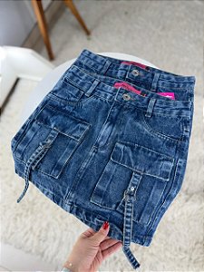 Saia Jeans Cargo Feminina Cintura Alta Lavagem Mamorizada Com Barra e Detalhe de Fivela- 100% Algodão