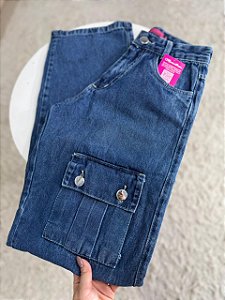 Calça Jeans Feminina Cintura Alta Super Cargo com Botões Lavagem Escura - Sem Elastano