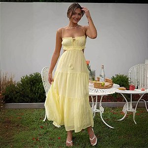Vestido feminino aberto nas costas com costura grande swing, em tecido chifon.