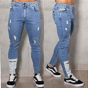 Calça Jeans Clara, Com leve Destroyed Acessórios preto