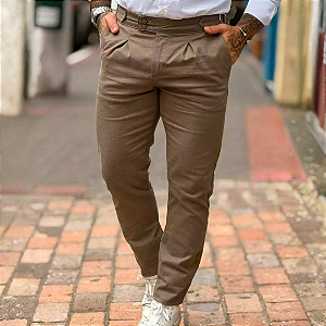 Calça Alfaiataria Jerry Ajuste Lateral Areia Escuro