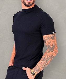 Camiseta Preto Gola Media Fiji