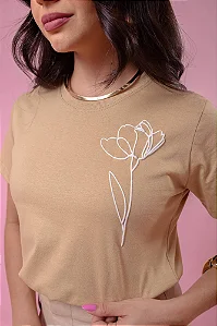 T-SHIRT TRADICIONAL BASICA - BEGE FLOR ALTO RELEVO