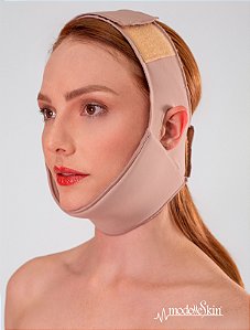 MÁSCARA FACIAL COM REFORÇO NO PESCOÇO E ABERTURA AURICULAR