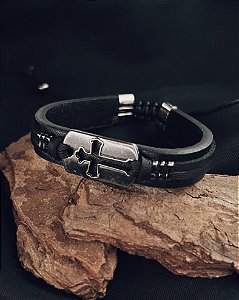Pulseira Preta Placa Cruz Vazada 1,2cm Ajustável - Couro
