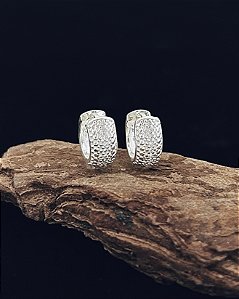 Brinco Argola Click Meio Cravejado 1,3cm - Prata 925