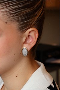 Brinco Oval Cravejado