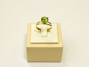 Anel solitário com gema natural