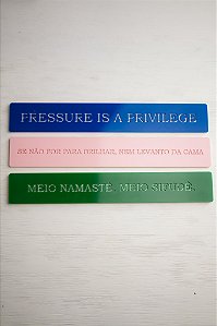 Kit 03 Placas Coloridas: Pressure Is A Privilege / Se Não For Para Brilhar, Nem Levanto da Cama / Meio Namâste, Sifudê
