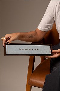 Quadro Régua em Camurça Azul - Eu sou mais forte que eu