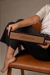 Quadro Régua em Camurça Bege - Acredite em coisas que não existem ainda