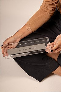 Placa Espelhada Prata no Acrílico - Quero o leve da vida