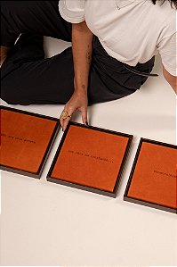Trio de Quadro em Camurça Laranja -  Não Sou Obra Pronta, Sou Obra Em Constante...Constru (Ação)