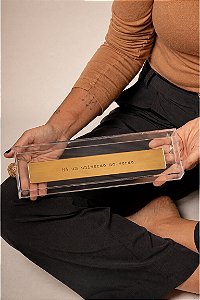 Placa Espelhada Dourada no Acrílico - Há um Universo no verso