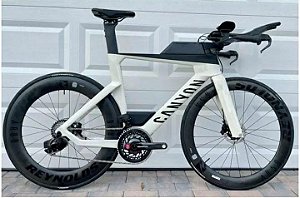 Bicicleta de Triathlon Canyon Speedmax CF8