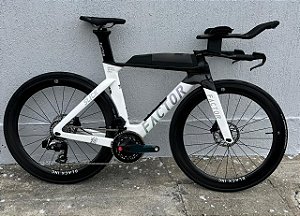 BICICLETA DE TRIATHLON FACTOR SLICK DISC