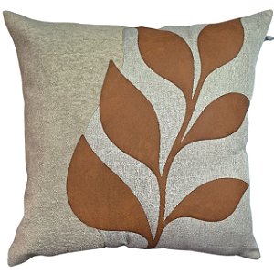 CAPA DE ALMOFADA LINHO COM APLICACAO COURO CARAMELO 50X50 CM