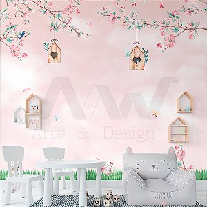 Papel de Parede - Jardim encantado com grama verde, ramos de flores, casa de passarinho em fundo com nuvens rosas