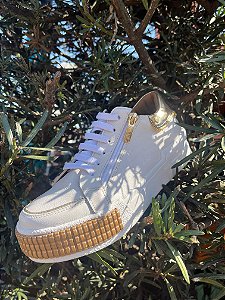 Tênis de Couro Branco com detalhes em Dourado/ Orcade