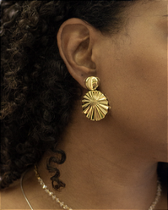 Brinco Diva Dourada Banho De Ouro 18k