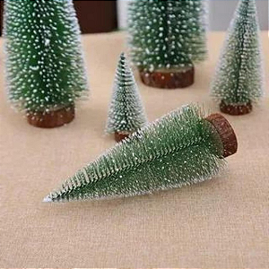 Kit com 3 Mini Árvores de Natal com LED  Tamanhos: 12cm, 17cm e 20cm Decoração e Iluminação Natalina