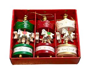 Kit com 3 Enfeites para Pendurar Carrossel Branco/Vermelho/Verde - 8,5cm