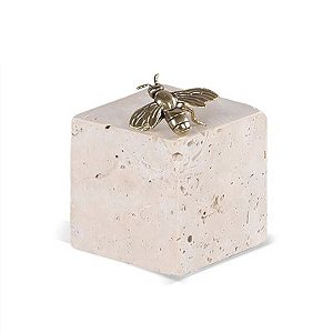 Peça Decorativa Quadrada em Mármore Travertino com Detalhe Abelha Dourada - 8cm x 6cm