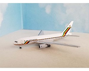 Aeroclassics 1:400 Air Zimbabwe Boeing 767-200