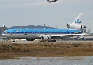 PRÉ-VENDA - Phoenix 1:400 KLM Royal Dutch Airlines McDonnell Douglas MD-11 The World is Just a Click Away