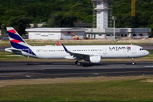 Phoenix 1:400 LATAM Brasil Airbus A321 (pré-venda)