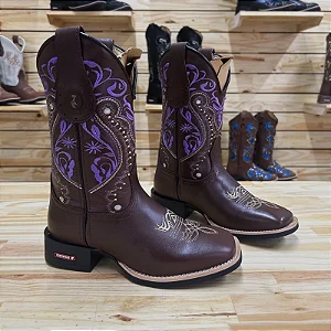 Bota Texana Florência Couro Marrom Liso Bordado Roxo Cano Tradicional