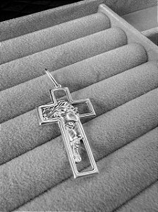 Pingente Crucifixo Face de Cristo Prata 925