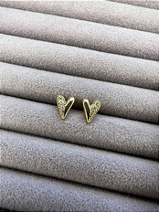 Brinco Coração Inspira Meio Cravejado Banhado a Ouro 18K